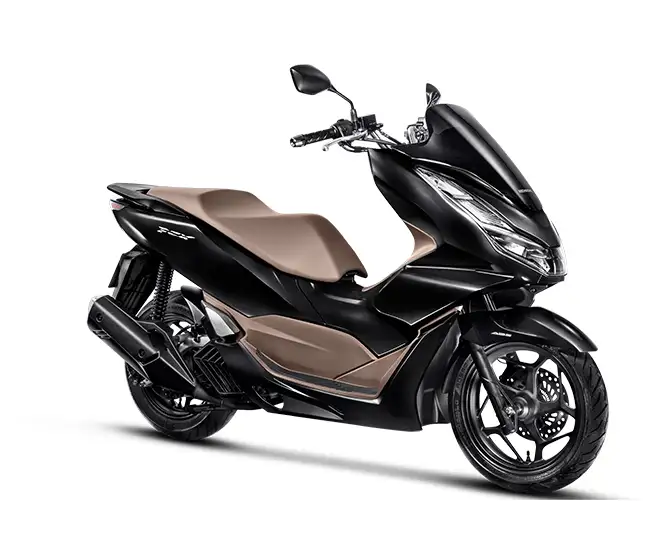 visao-frontal-lateral-direita-da-honda-pcx-preta-1.webp